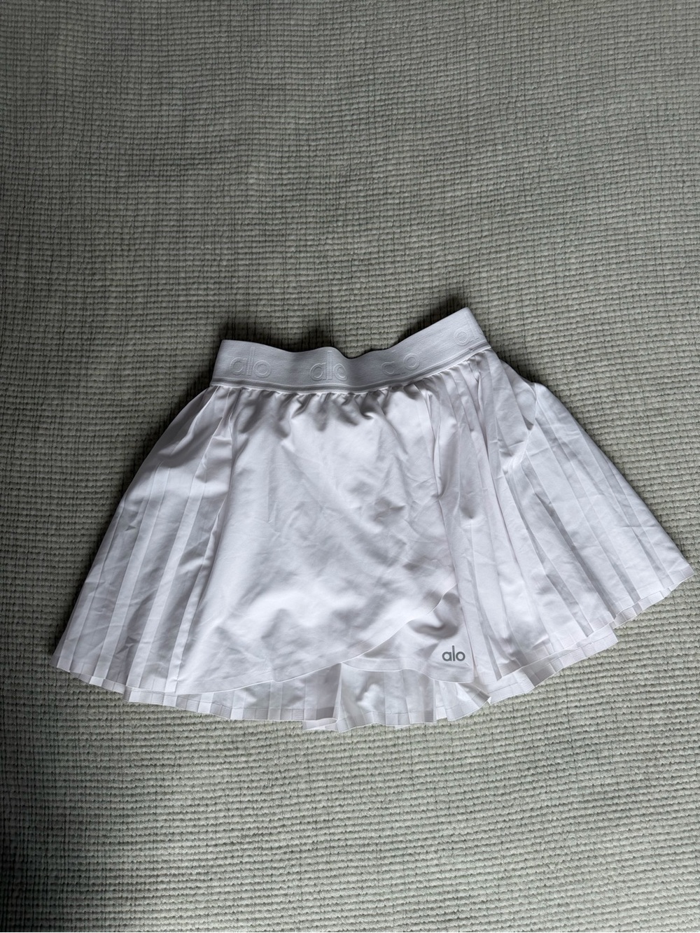 ALO Yoga White Pleated Skater Skirt with Elastic Waistband